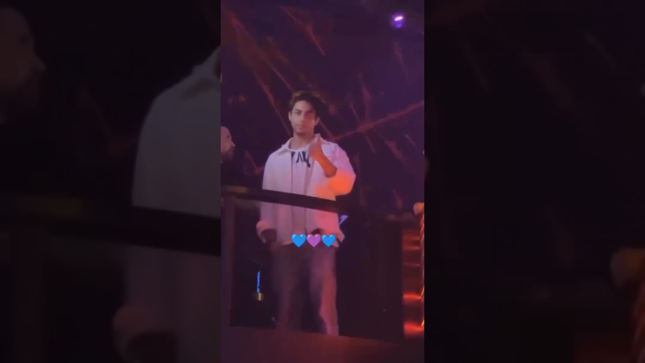 Aryan Khan hand signal naysha devgan smile kajol 4k status video