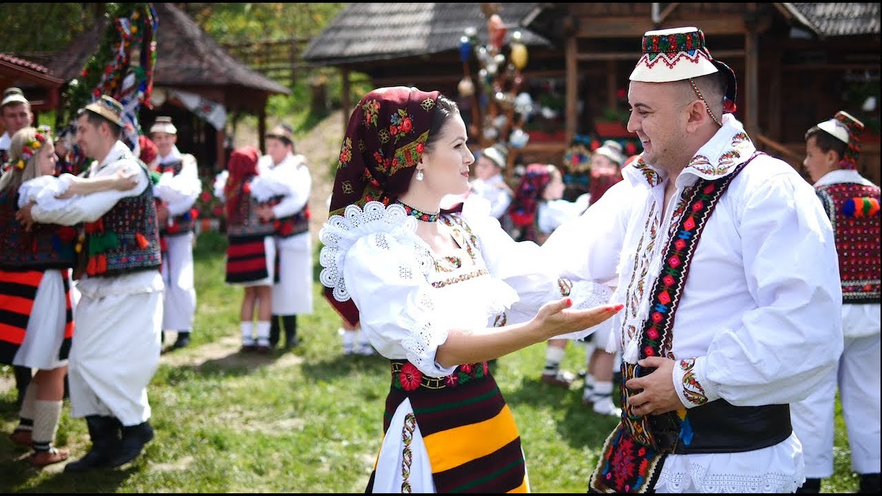 Amalia Ursu si Vasilica Ceterasu - La începutul steagului