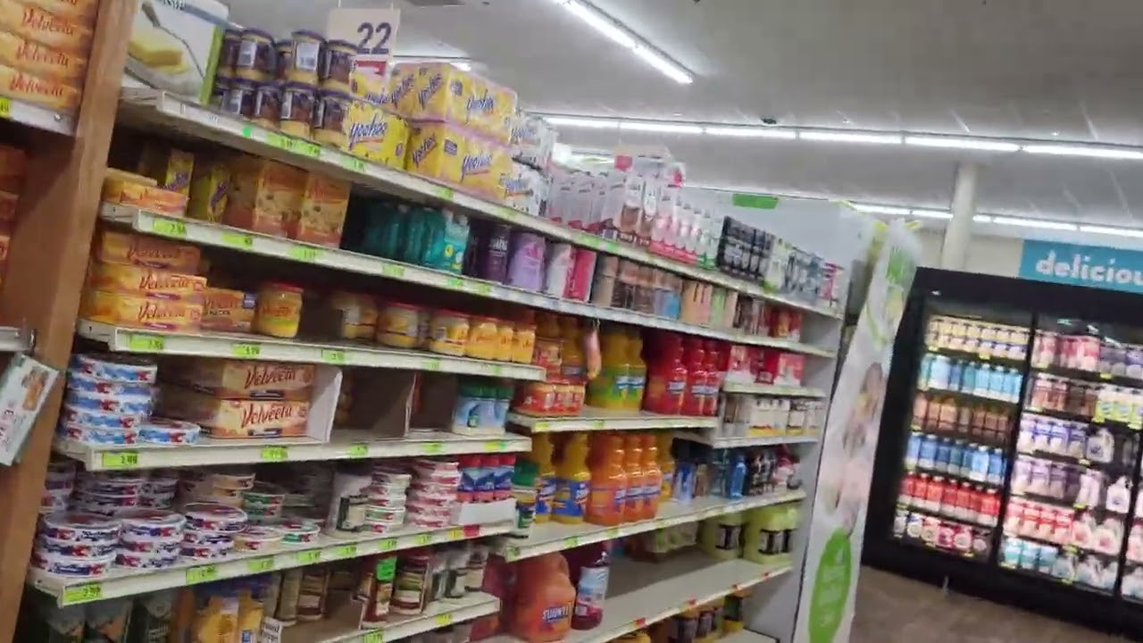 Woodman's: a really big grocery Store (full Monty)