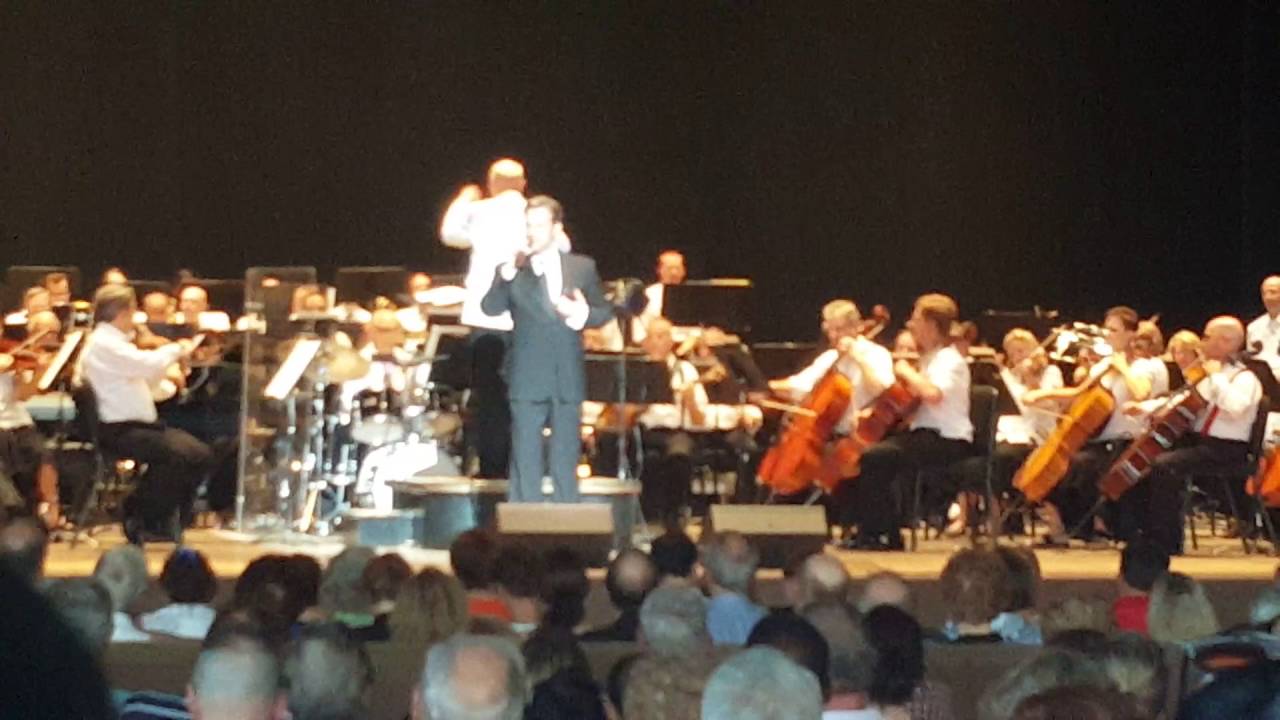Hugh Panaro performs Anthem from Chess