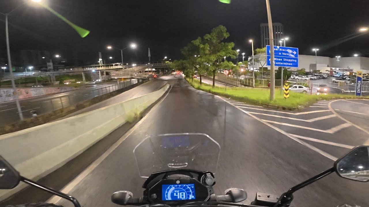 Rolê noturno de Lander 250 e papo aleatório! BH, chuva e Osmo Action 5 Pro no teste real em 4K!