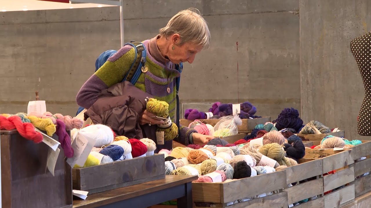 Miles de personas se congregan en Love Yarn Madrid, la mayor feria de lanas de Europa