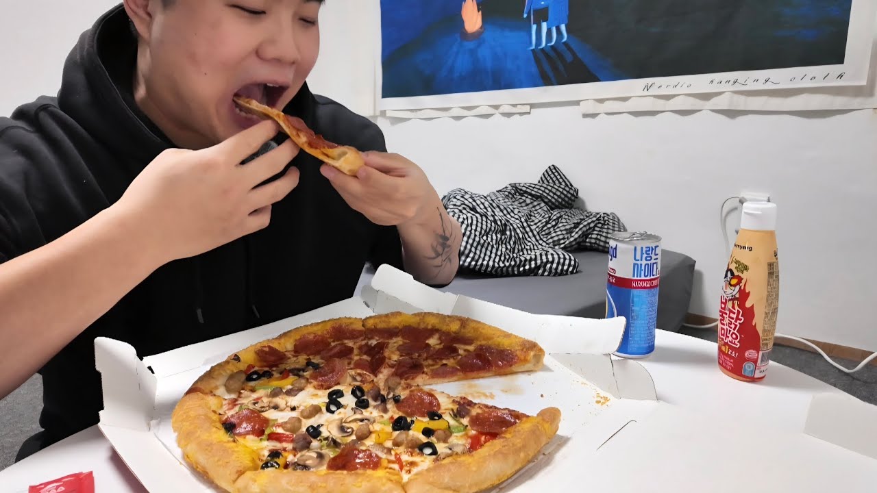 집 오자마자 피자먹방🍕(피자헛 오지진 반반피자)