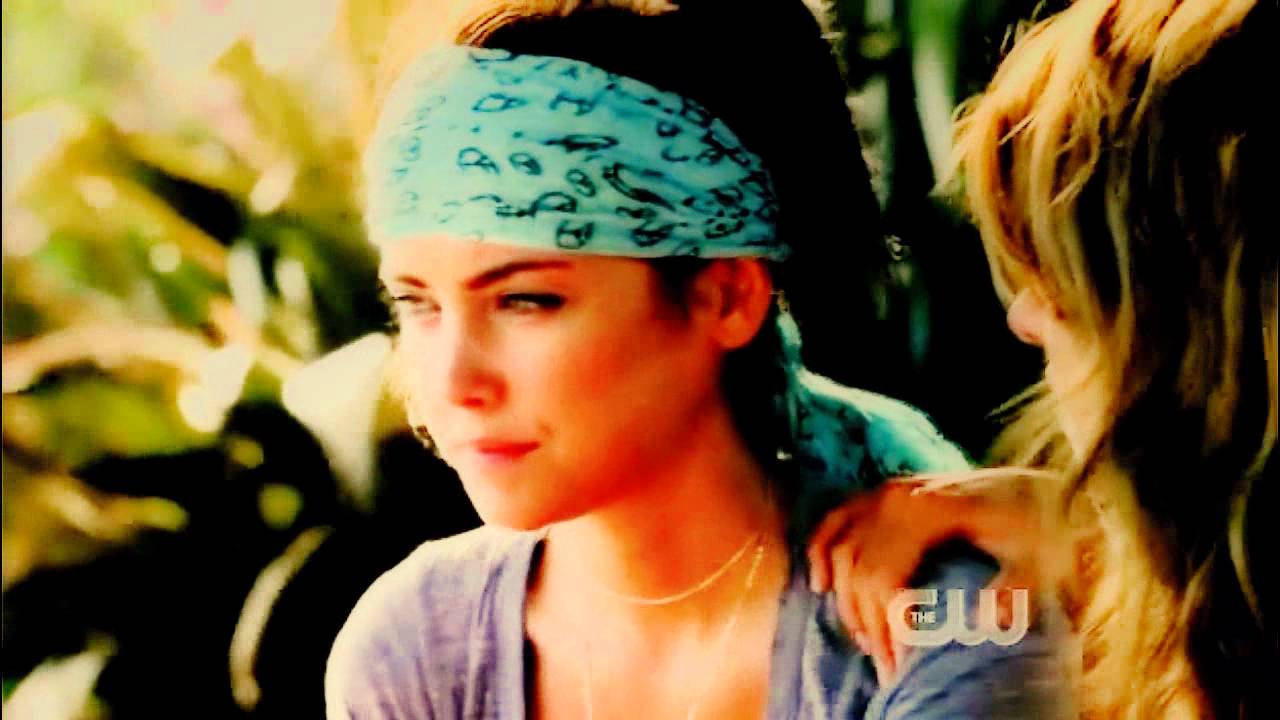 Shenae Grimes & Jessica Stroup / Annie & Silver ► What Makes You Beautiful