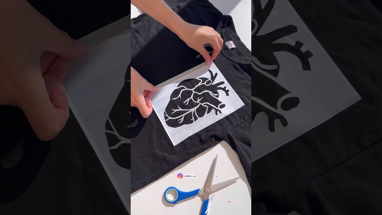 Make a kisses T-shirt with me💋#shorts #diycrafts #diy #castom #painting #tutorial