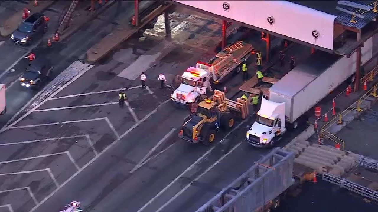 Tractor-Trailer crashes into toll plaza at George Washington Bridge