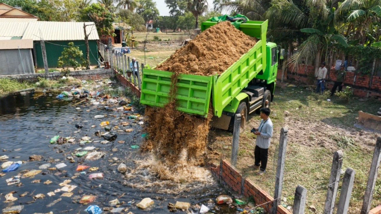 First Start New Project! COMPLETE100% Delete POND In Small Space by Dozer Komat'su & Dump Truck Load