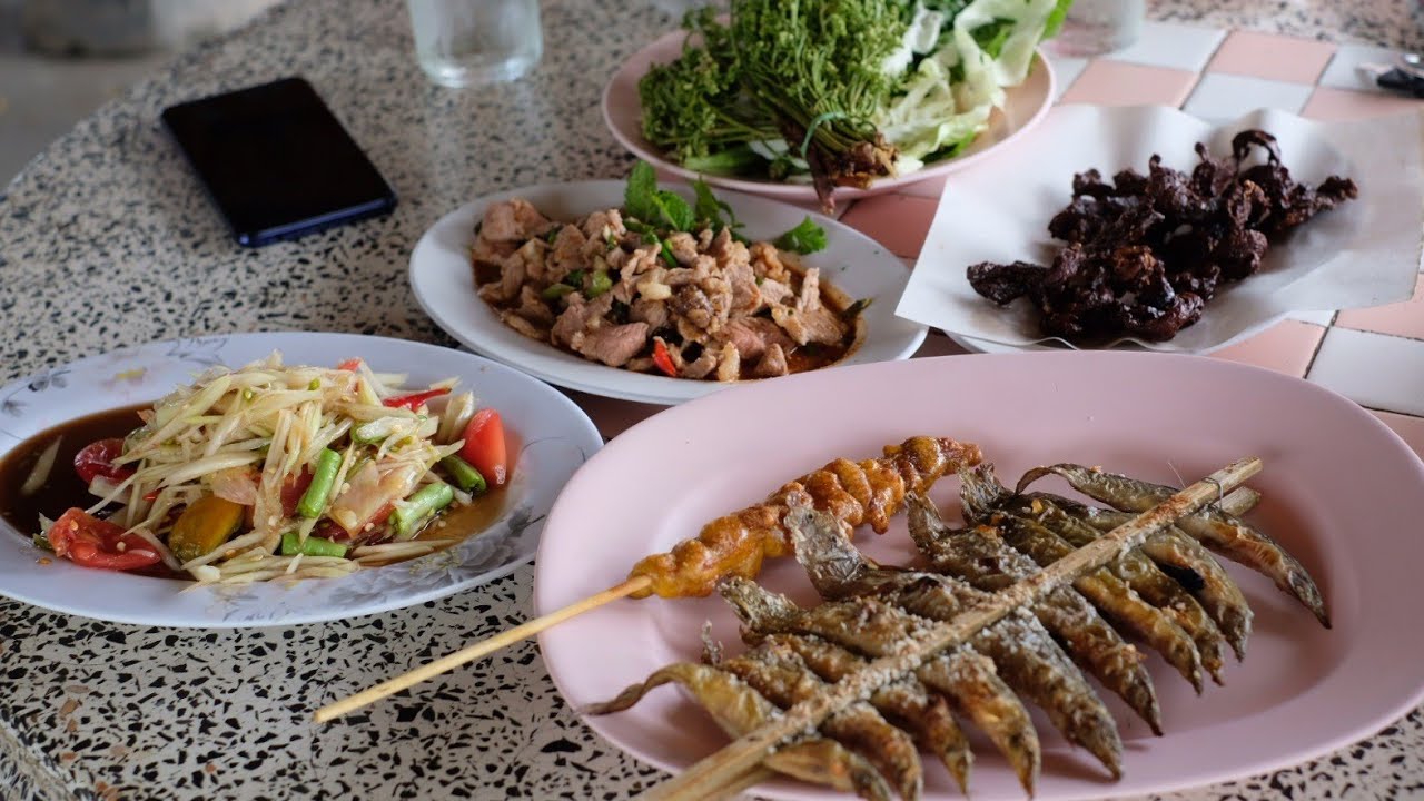 ลาบหมู ส้มตำ ร้านอาหารริมทาง หนองบัวลำภู