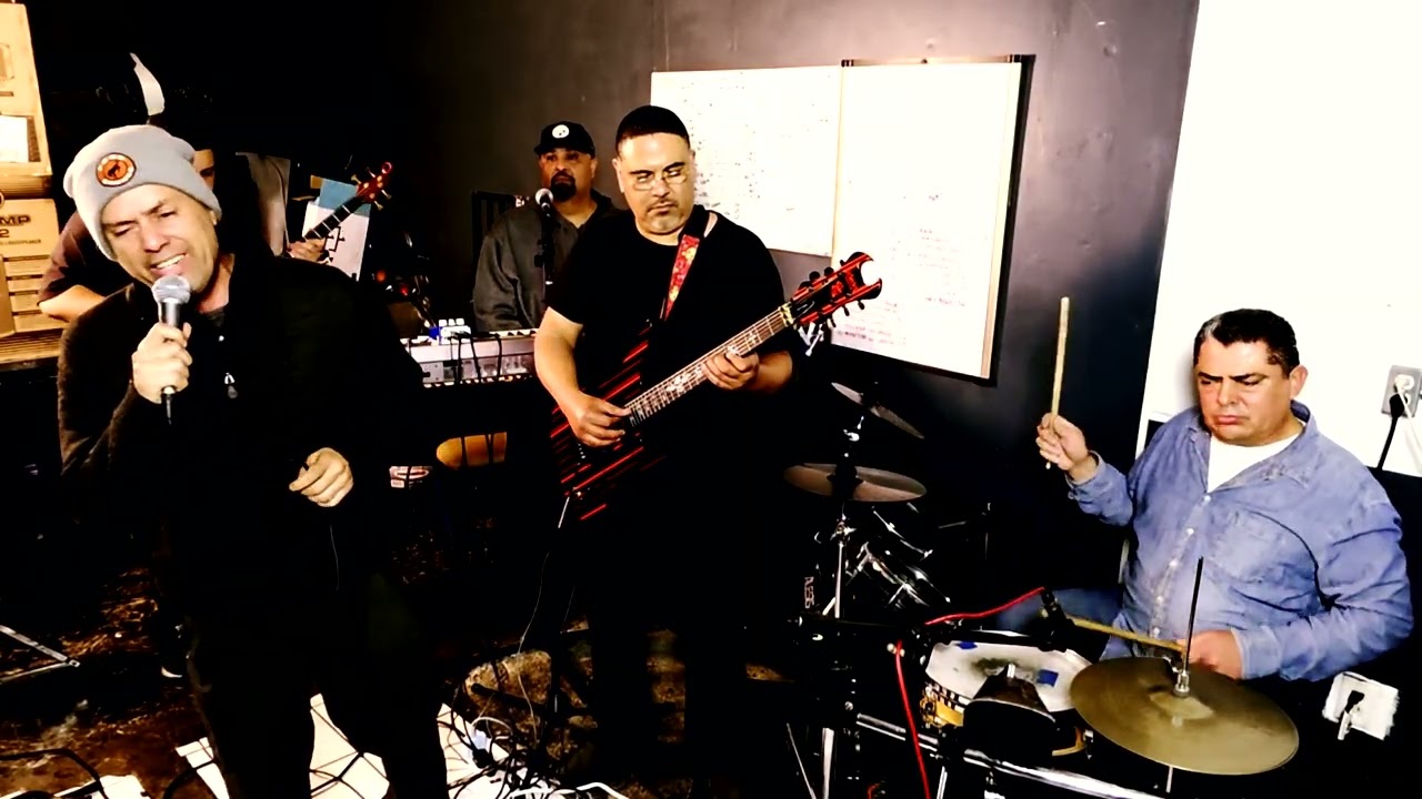 NO ES TAN FACIL PERDONAR                   R5 MUSICAL.         (BRONCO)