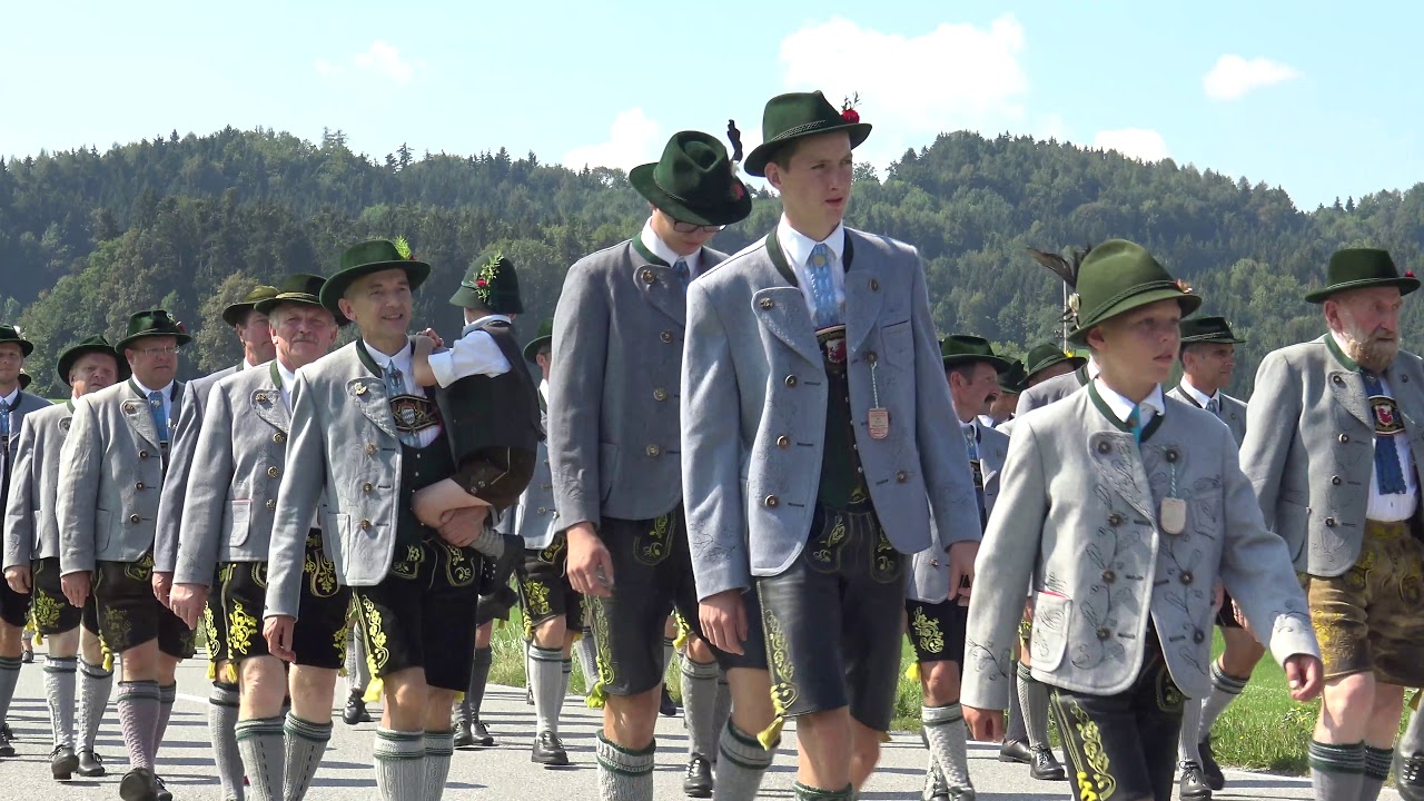 120J&Auml;HRIGE JUBIL&Auml;UM TRACHTENFEST IN ROSSHOLZEN - Kirchenzug zum Zelt