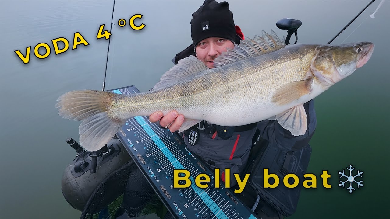 Zimný lov zubáčov z belly boatu 🥶🎣 | Voda 4 °C + test Rapala The Kickman