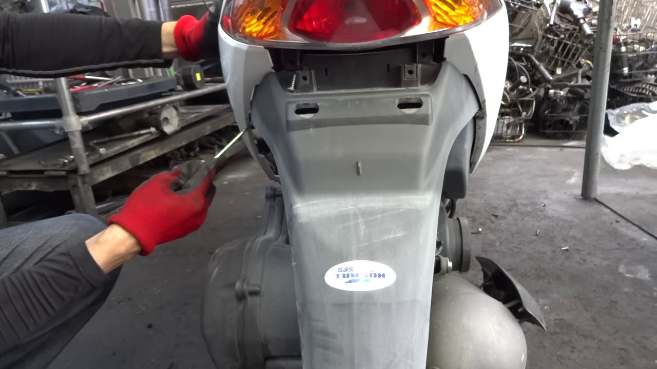 SUZUKI CA42A CA44A CA4BA　アドレスV50　外装を外しましょう。