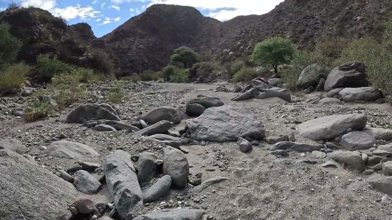 Catamarca por un camino que no tiene numero ni nombre, nos dirigimos al paraje Las Papas.#catamarca