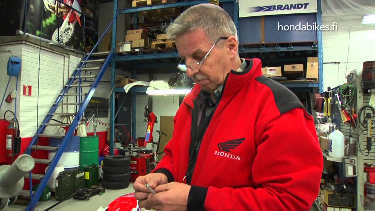 Honda CRF150R männänvaihto-ohjevideo