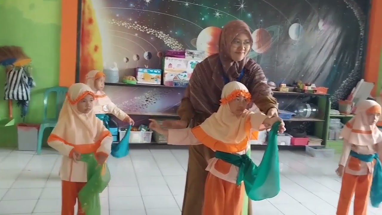 Pembelajaran Tari Dolalak di kB TKIT Salsabila 5 Purworejo