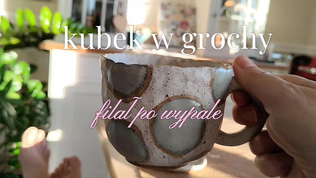 Miały być niebieskie grochy… wyszła mięta 😄 Szkliwienie kubka krok po kroku