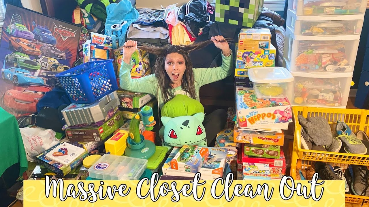 Hoarders ❤️ MASSIVE CLOSET CLEANOUT | Hoarding to Minimalism | Extreme Decluttering Toys with me
