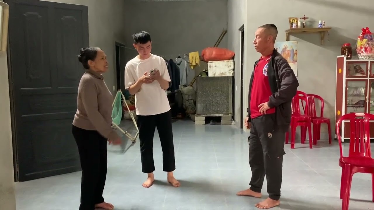 Bố Nguyệt bức xúc khi bá Hải theo Huy về