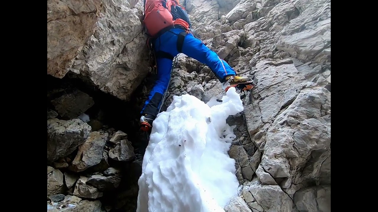 Canal de Maripaz + Elixir de la suerte, III/3 III+ 75º 550m.