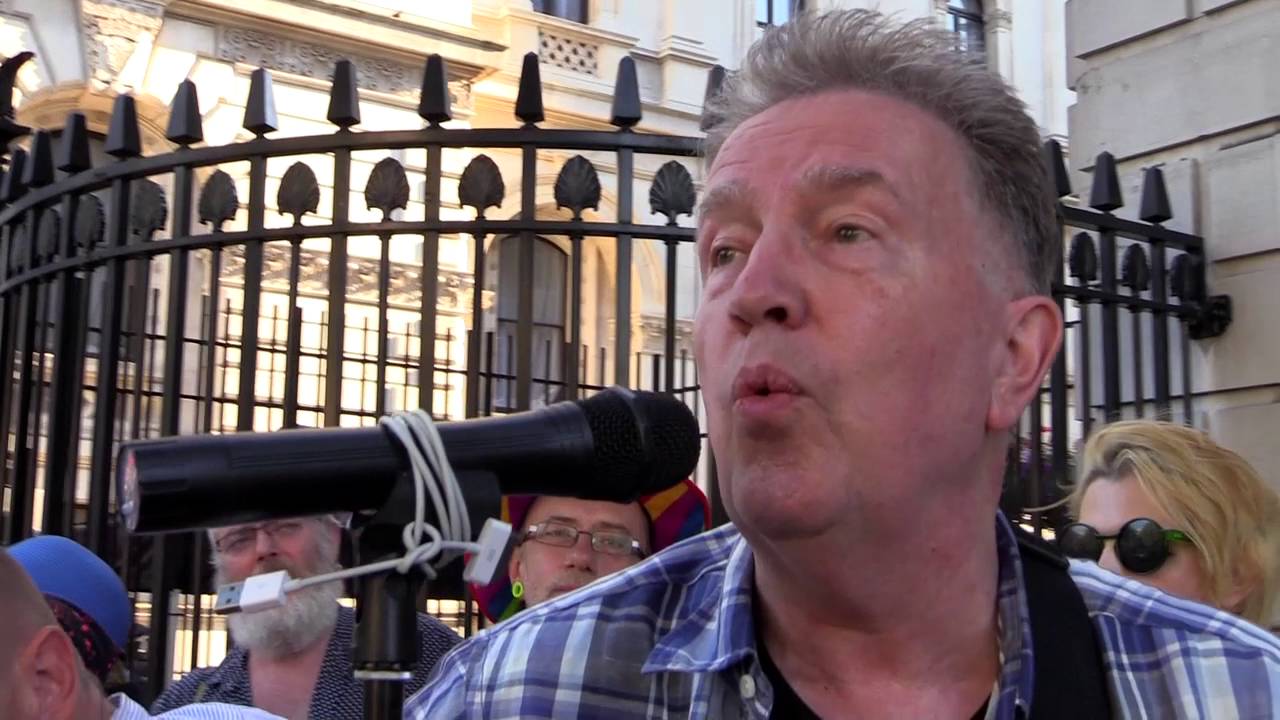 Tom Robinson  sings 