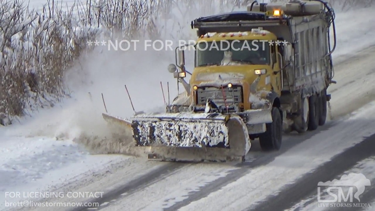 01-06-2017 Erie County, PA Lake Effect Snow - Heavy Snow, Semis in Median, Heavy Wreckers
