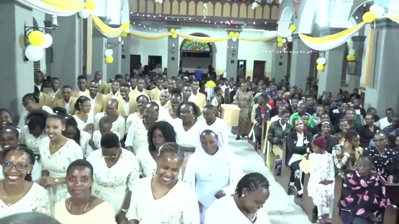 MAMBO NI MOTO KWAYA YA JOHN  PAUL  PAROKIA YA MBEYA MT.ANTONY WA PADUA MBEYA