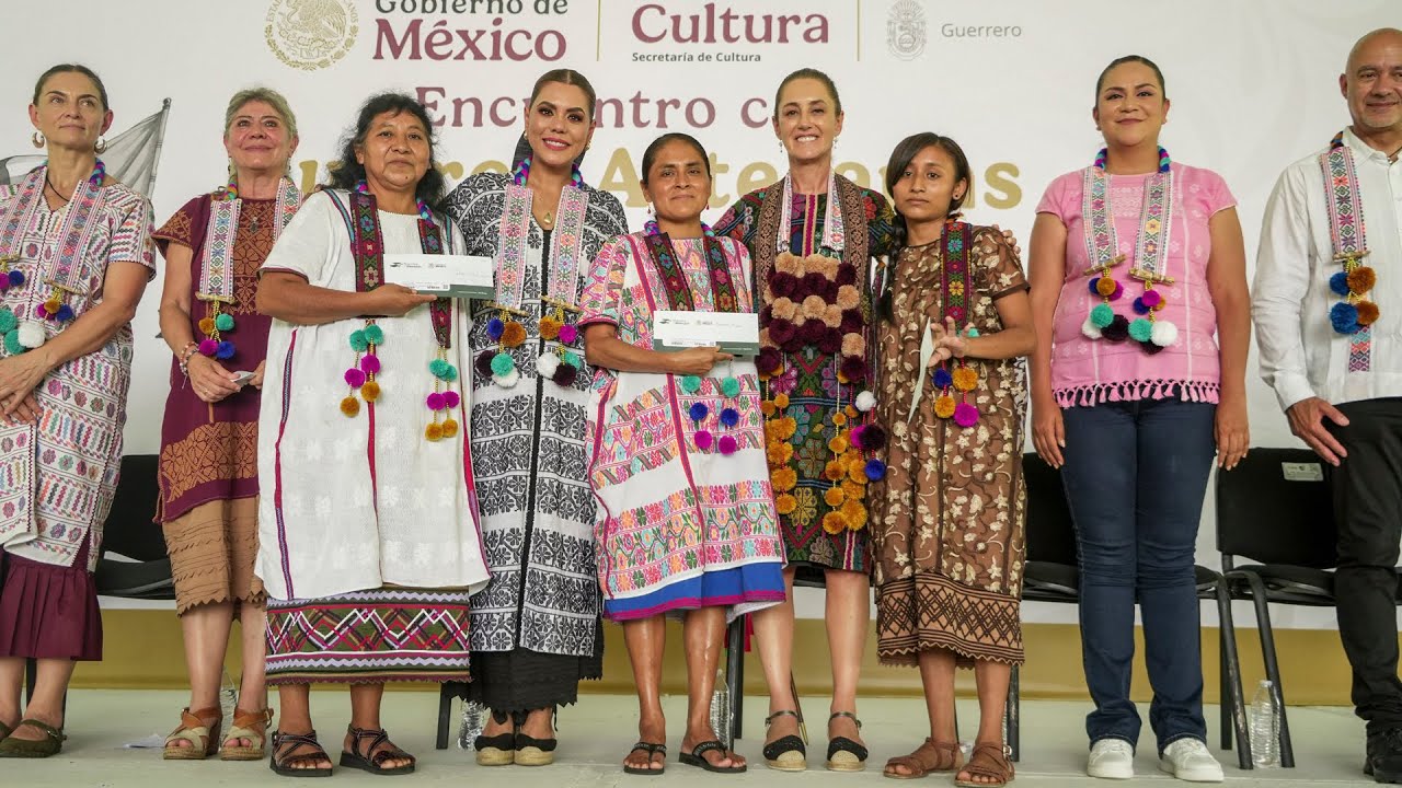 Asamblea con mujeres artesanas. Xochistlahuaca, Guerrero