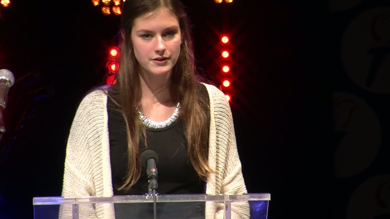 Isa Hamerlinck mag gedicht voorlezen op de Dam