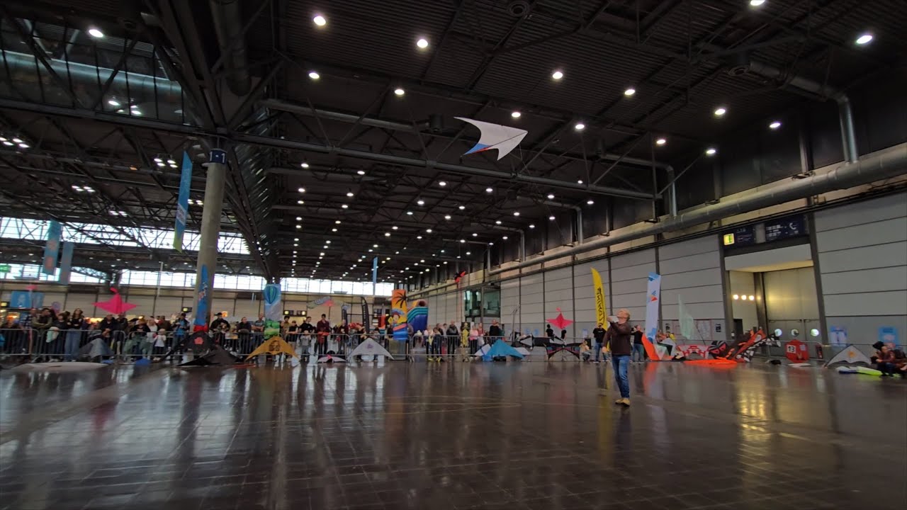 Indoor Kiting Festival Leipzig 2025 | The Ray
