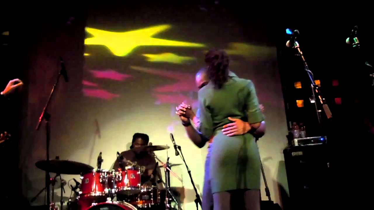 Eric Roberson- Newness (live)