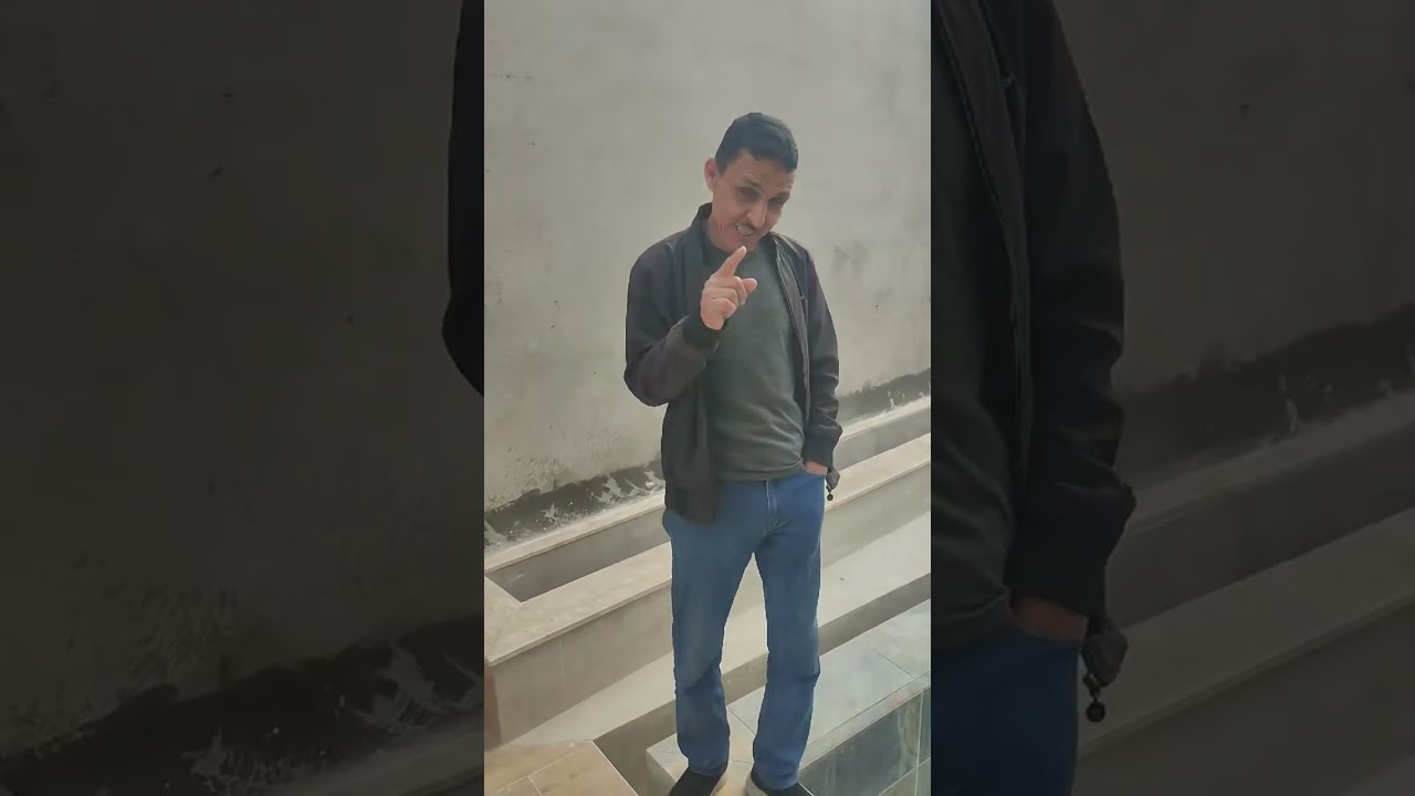 Опытный установщик керамической плитки для бассейнов