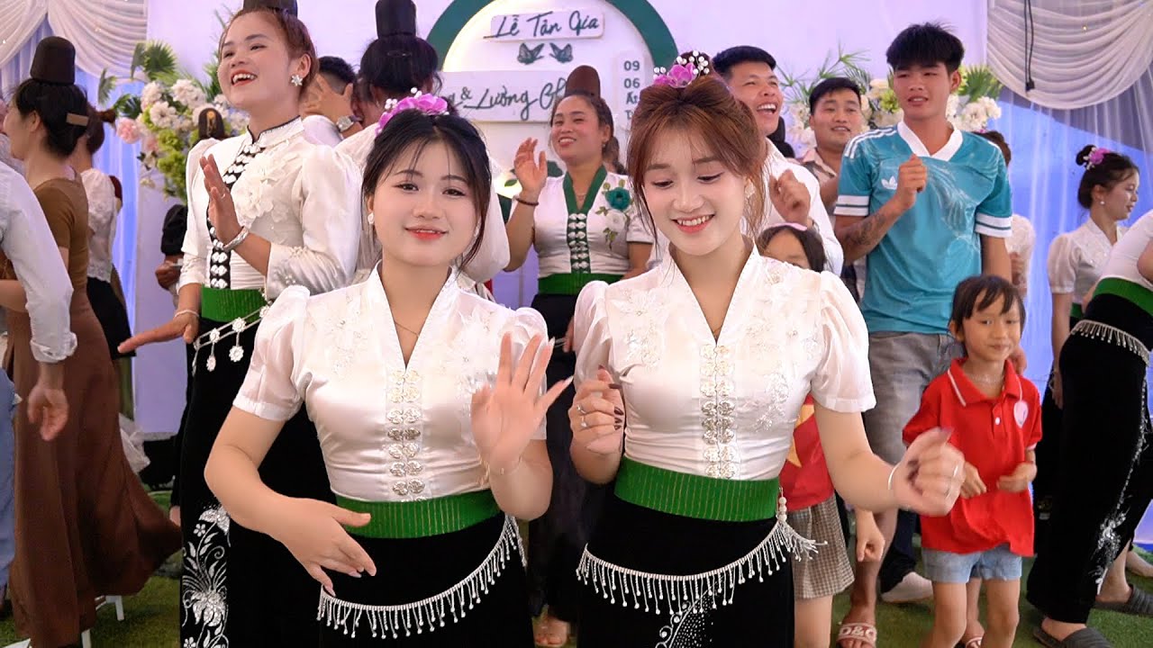 CÁC IDOL NHÓM MÚA BAN MAI & NHỊP SỐNG TÂY BẮC QUẨY HẾT MÌNH TẠI LỄ MỪNG TÂN GIA ANH CHỊ HÙNG CHUNG.