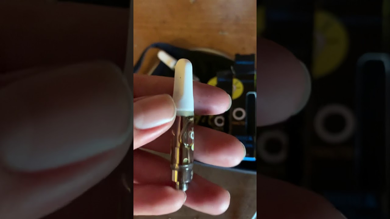 Real vs Fake Glo Extracts Cartridge side by side