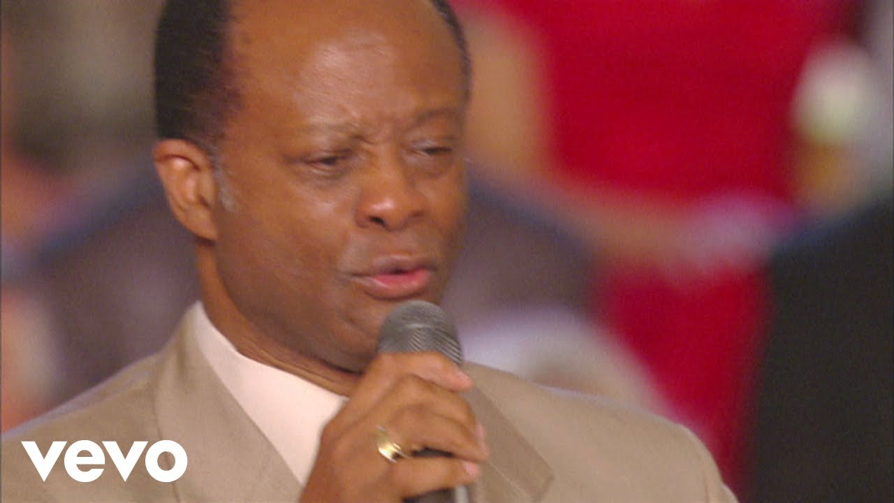 Gaither - His Eye Is On the Sparrow [Live] ft. Larnelle Harris