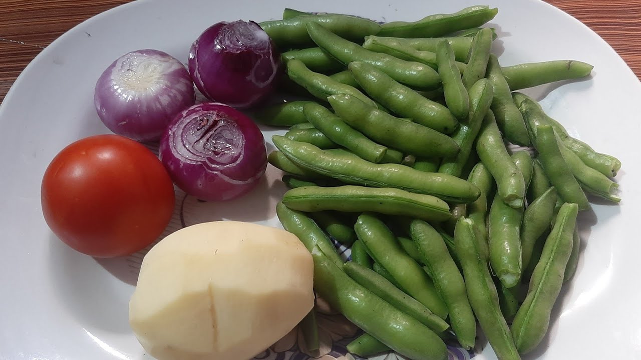 aloo bakla ki sabji / एक नए तरीके से बनाए बाकला की सब्जी / Fava beans with potato sabzi