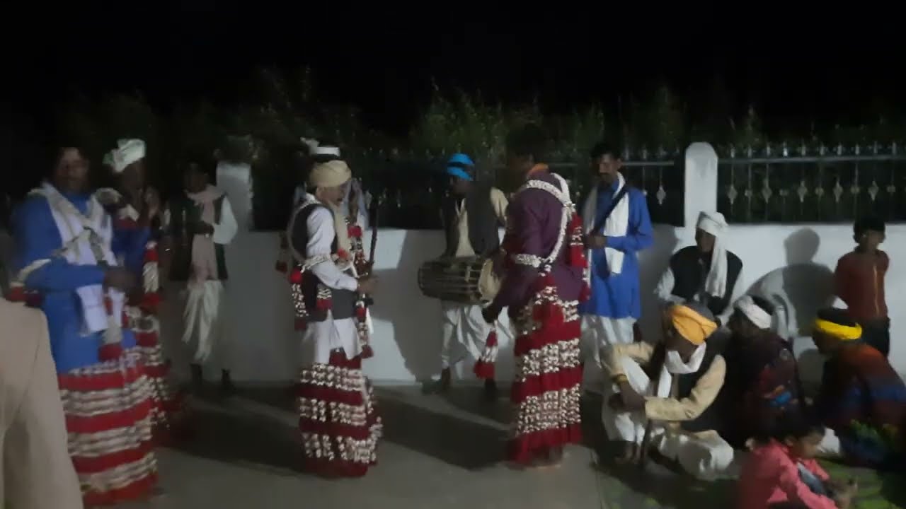 यादव भाईयों का दीवारी नाच गाना मंडला