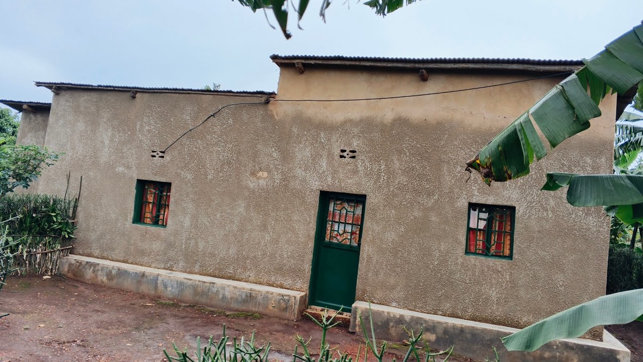 #BYASUBIWEMO!! 9M URATOMBOYE 1.200Sqm !! INZU URUTOKI RUNINI KAYONZA NYAMIRAMA 