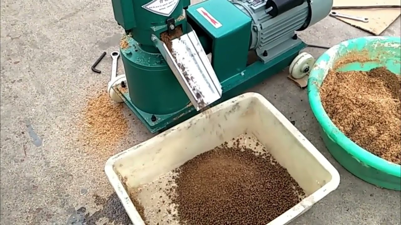 Test feed pellet machine bofore making pellets,  first use of feed granulator