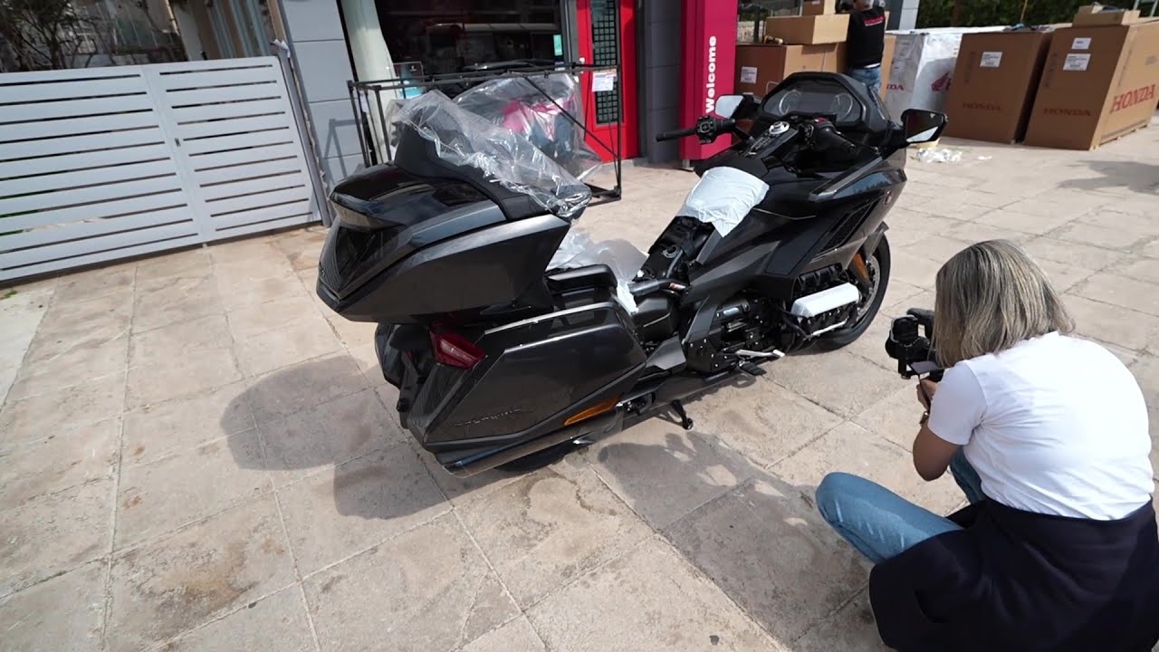 unboxing brand new 2024 HONDA GOLDWING 1800