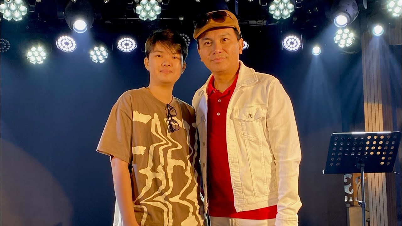 [Fancam] Nam Ca Sĩ Hải Ngoại MẠNH QUỲNH in Hà Nội show “Dòng Lệ” 24/10/2023