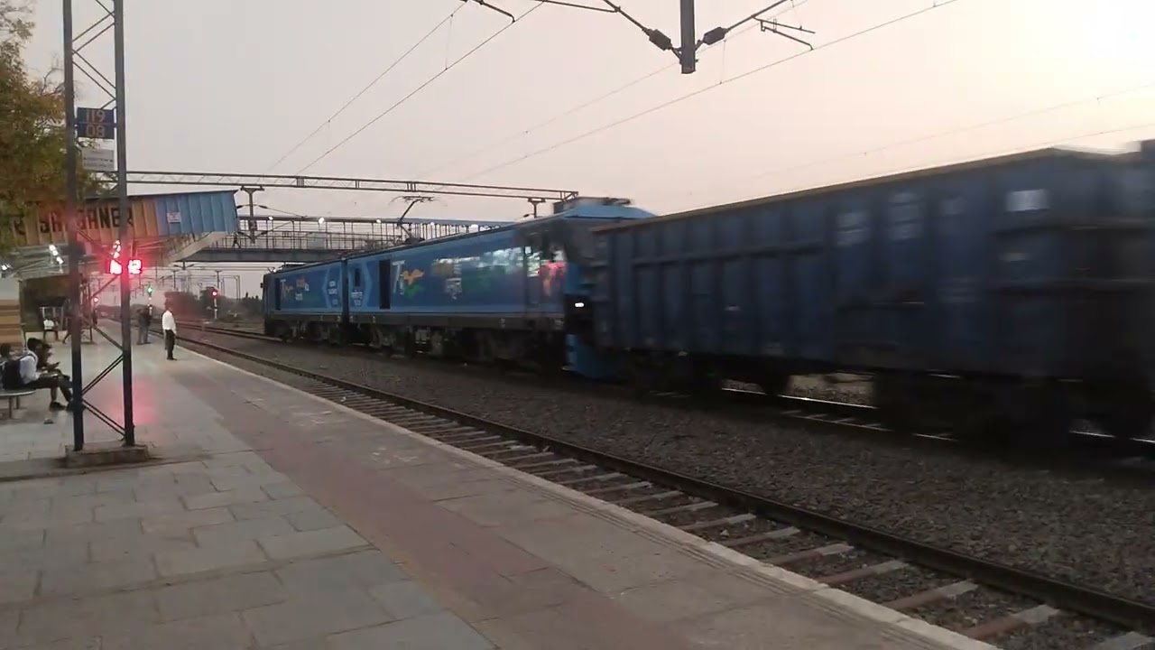 Indian Railway Jaipur Rajasthan biggest loading train 
