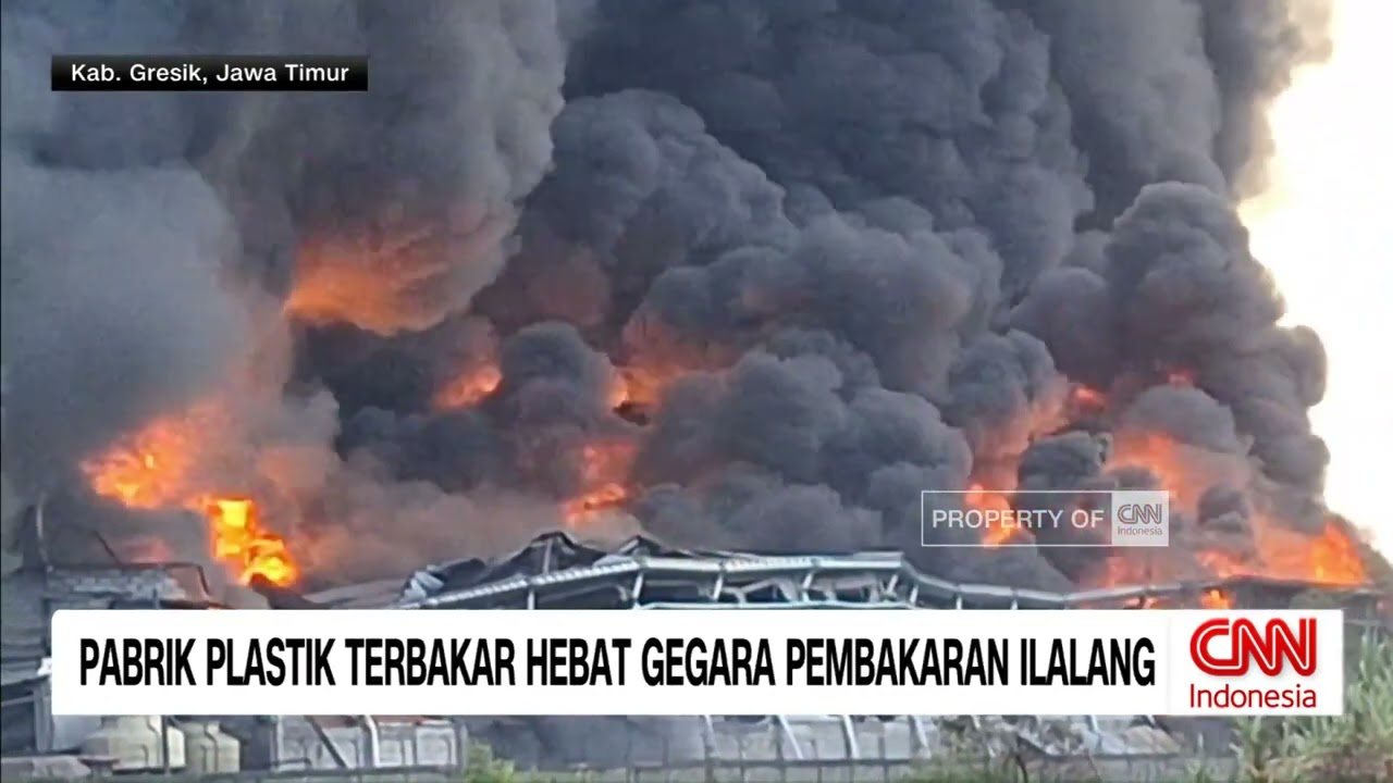 Pabrik Plastik Terbakar Hebat Gegara Pembakaran Ilalang