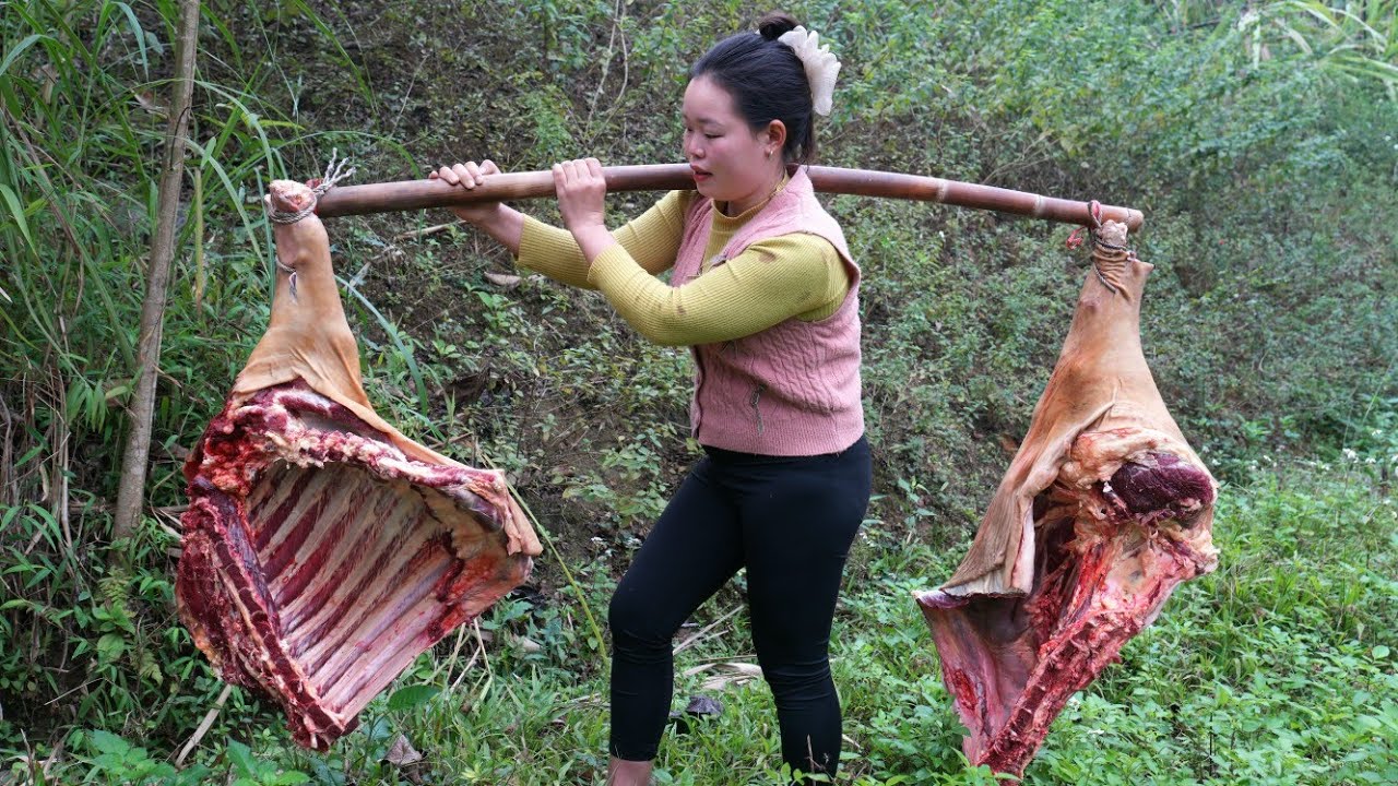 Sliced ​​beef for sale at the market - Cooking a delicious dinner after a hard day's work.