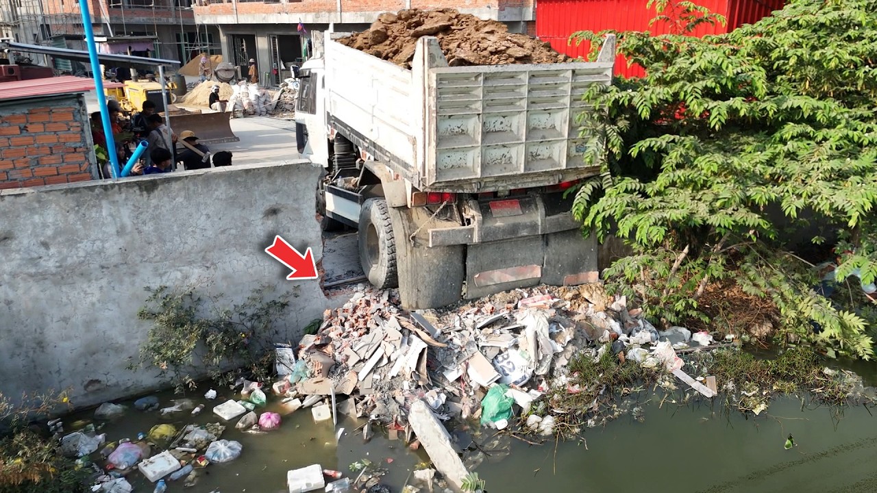 GREAT ZONE! Talented fill using Dumb Truck 5ton and pushing by Dozer D31P