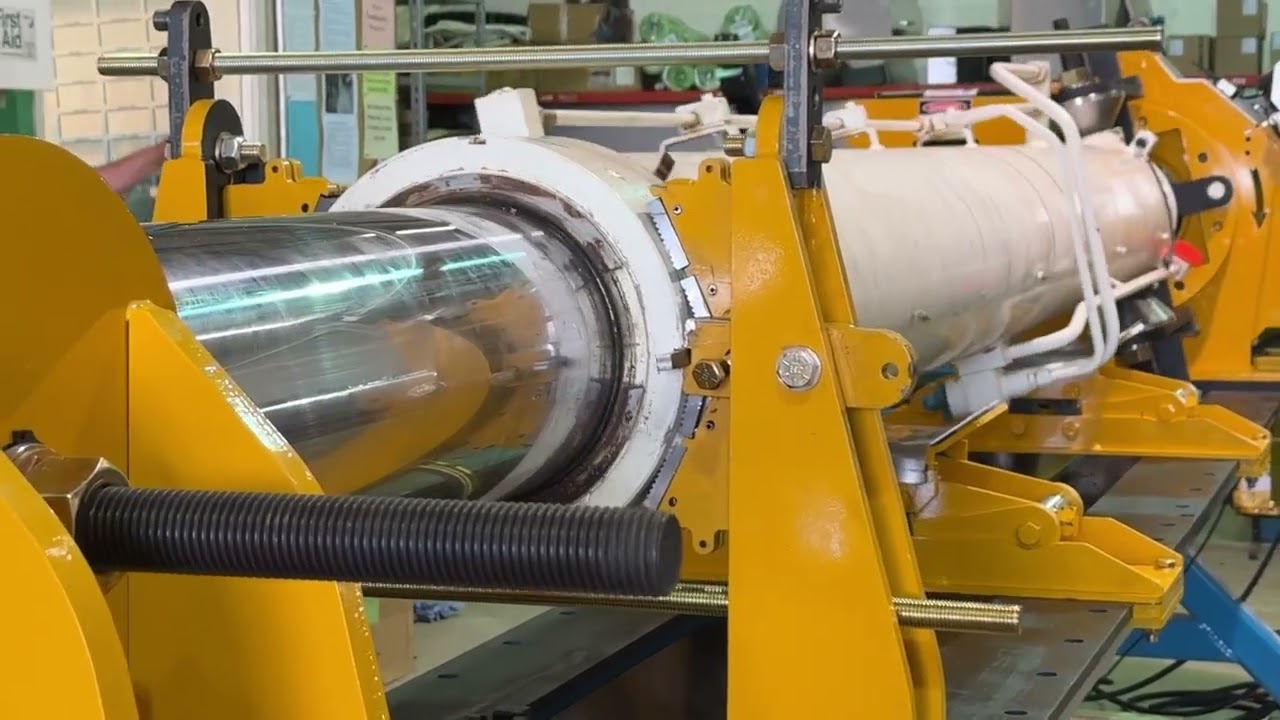 Torque monster (HTW100) in action, opening the gland using front eye holder.