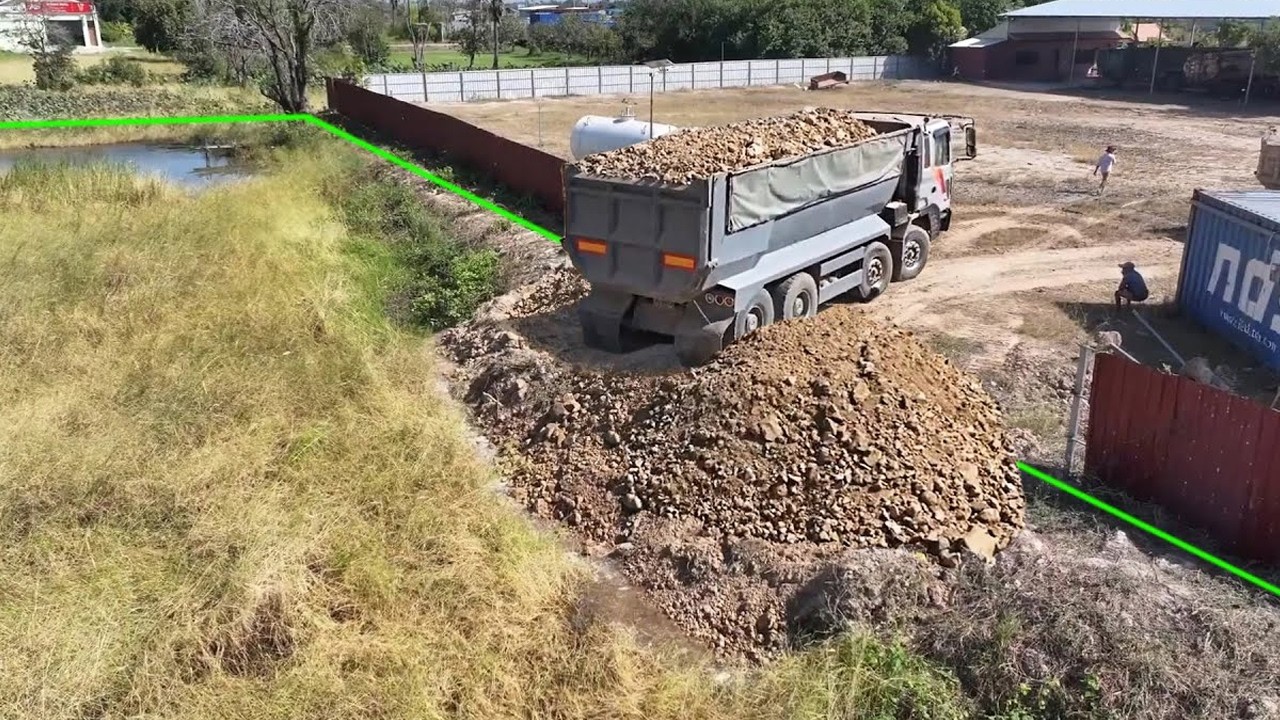 PERFORM Fully Works!! Great Site Huge Trucks with Powerful KOMATSU Bulldozer filling the best land
