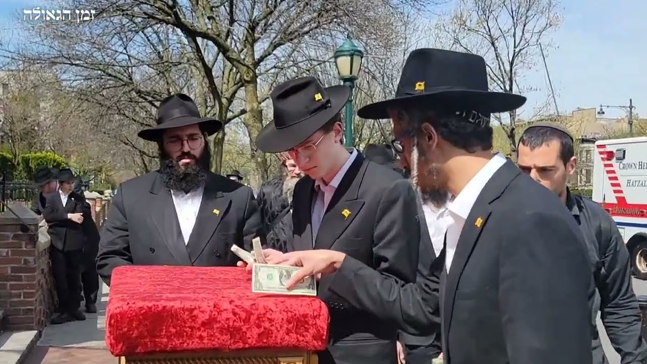 חלוקת דולרים מהרבי שליט