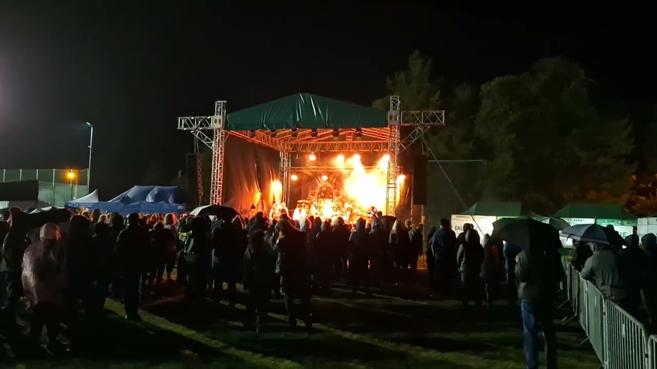 Koncert zespołu Leniwiec na festiwalu Ślonskie Larmo 2025 w Miasteczku Śląskim 