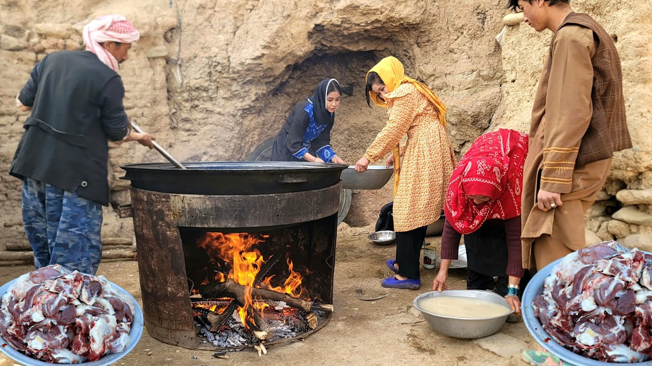 Afghan Family Feeds the Poor with Qabeli Pulao | Heartwarming Charity Cooking & Recipes