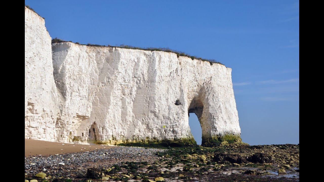 Through the sea arch to Kingsgate Castle